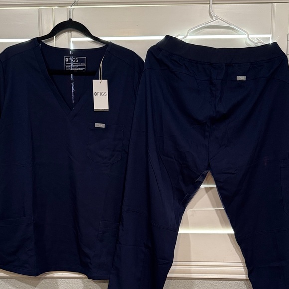 Figs Deep Blue Medical Scrub Set - Picture 7 of 9